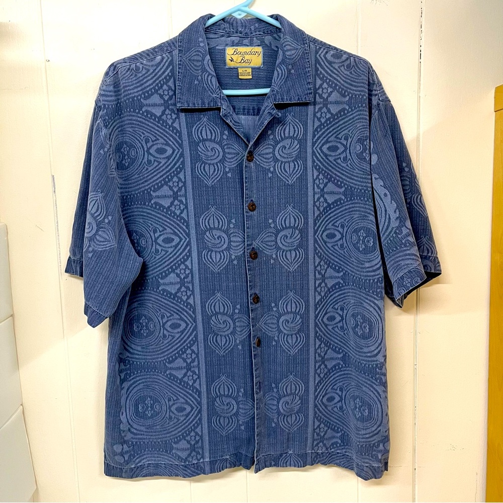 #109 Vintage Boundary Bay Silk Blue Texture Shirt. Size L.